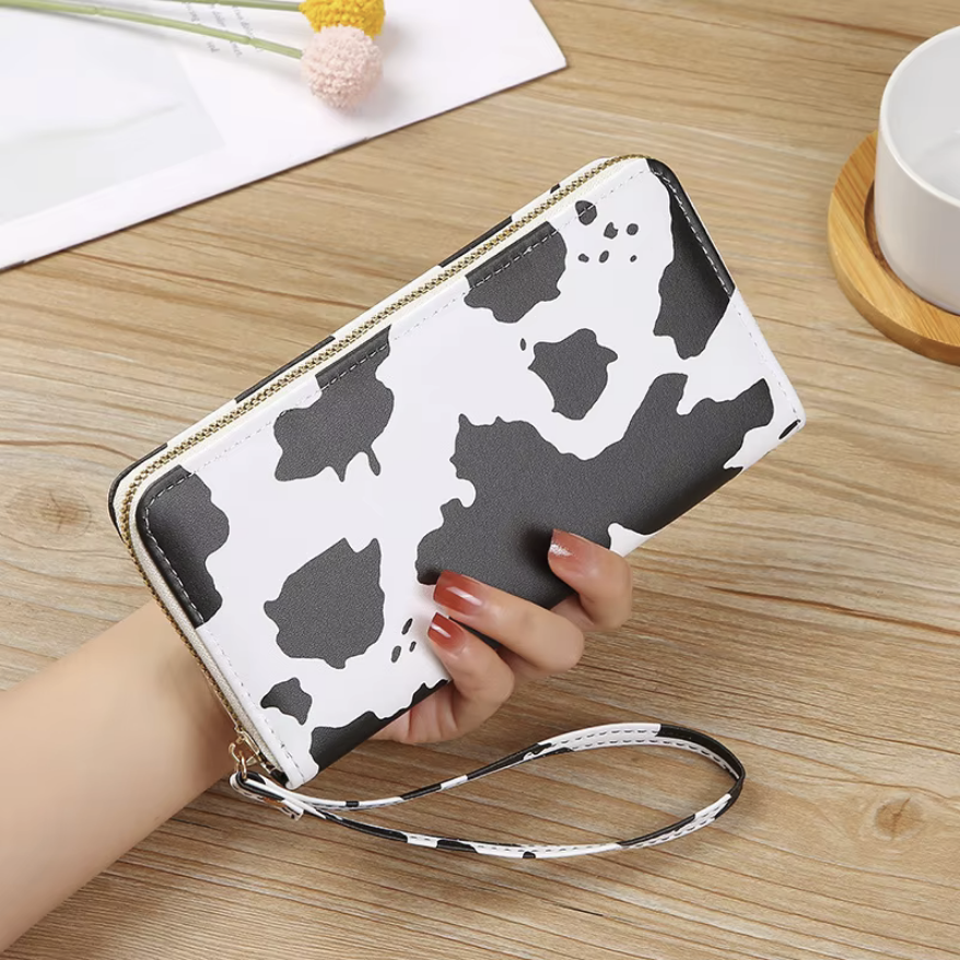 Monedero con Patrón de Vaca - Amplio Monedero y Múltiples Ranuras para Tarjetas, Duradero, Elegante y Versátil Billetera Larga