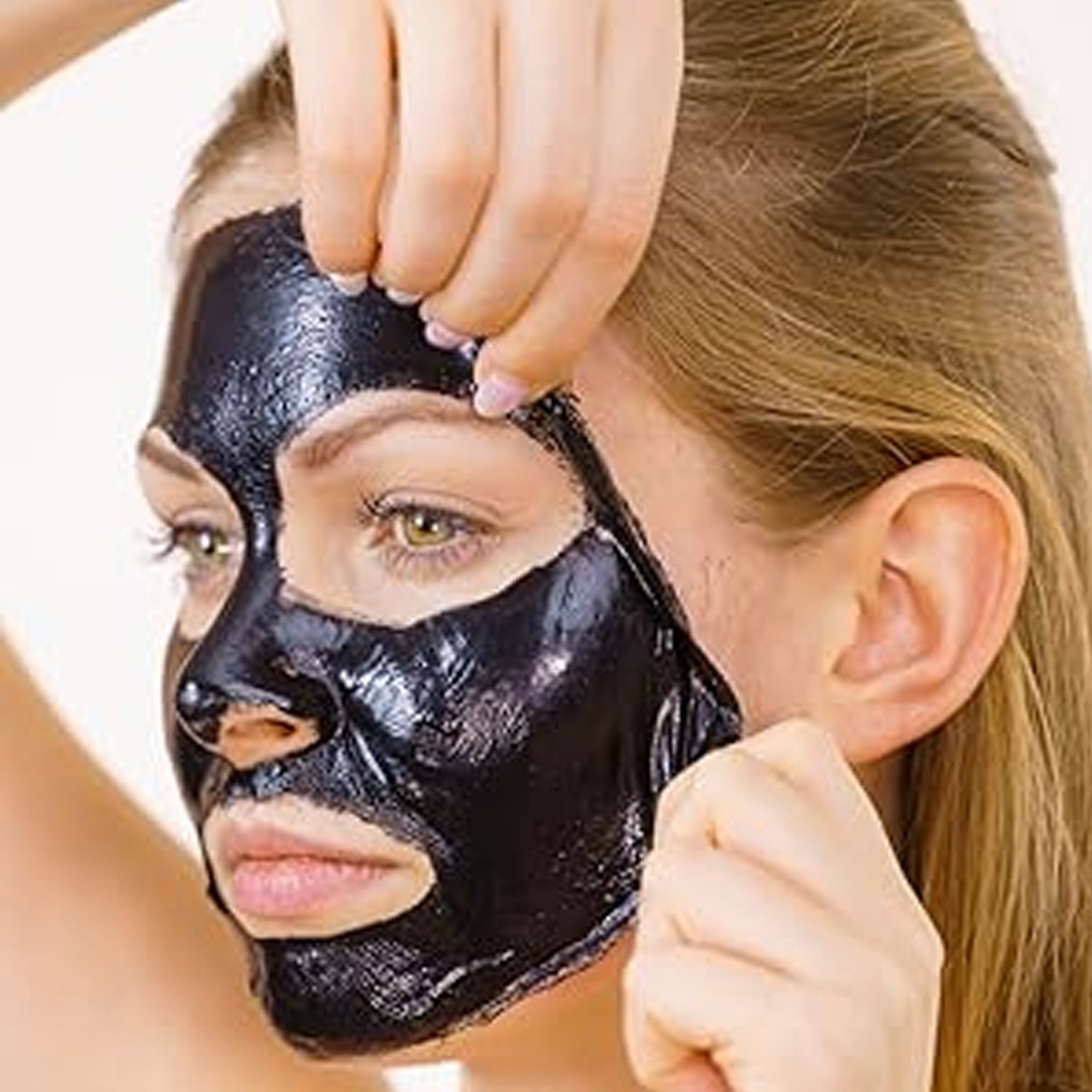Mascarilla facial peel-off negra.