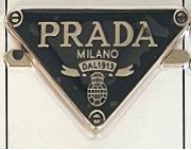 Chapa de marca Prada